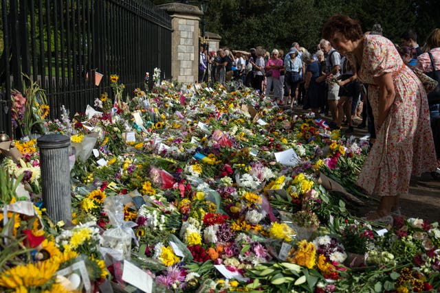 <p>People view flowers and tributes outside Windsor Castle on 12 September 2022</p>