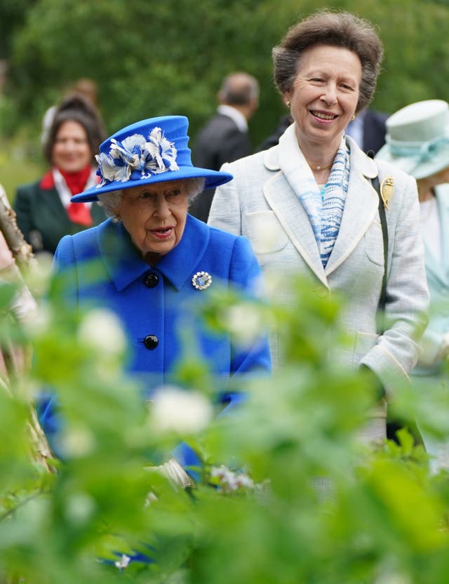 The Queen and the Princess Royal during a visit to a community project in Glasgow in 2021 (PA)