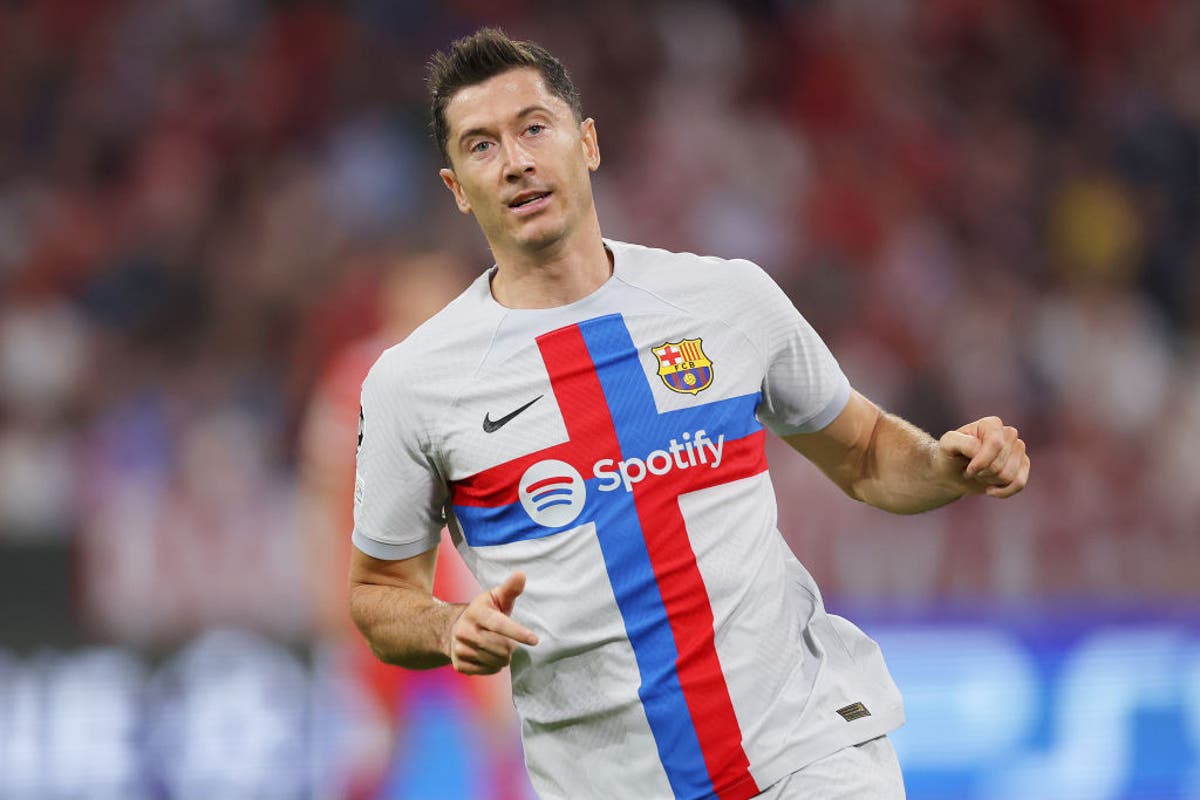 Bayern Munich vs Barcelona LIVE: Champions League latest score and goal updates as Robert Lewandowski returns 
