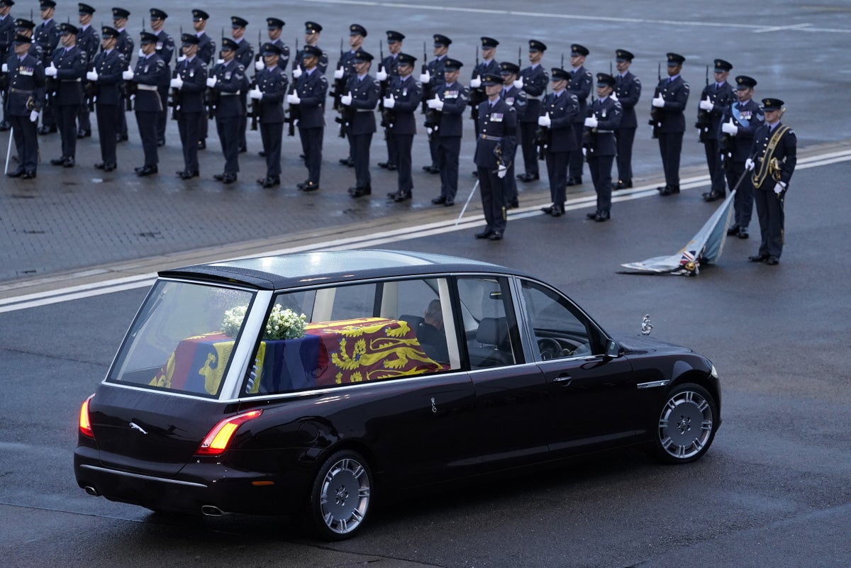 Queen’s family pay respects as her coffin arrives at Buckingham Palace