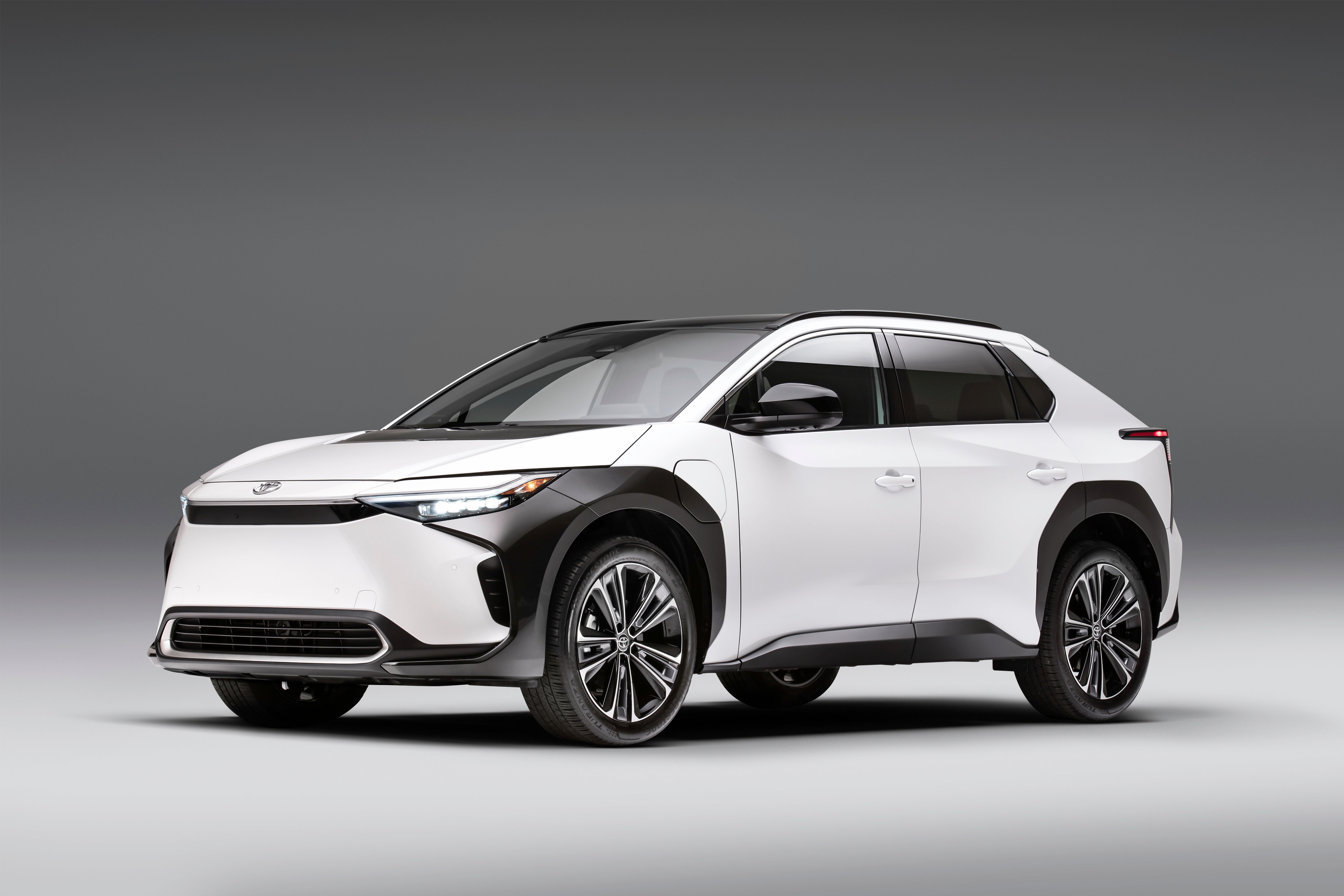 Edmunds Compares 2023 Toyota bZ4X vs. 2023 Volkswagen ID.4 The