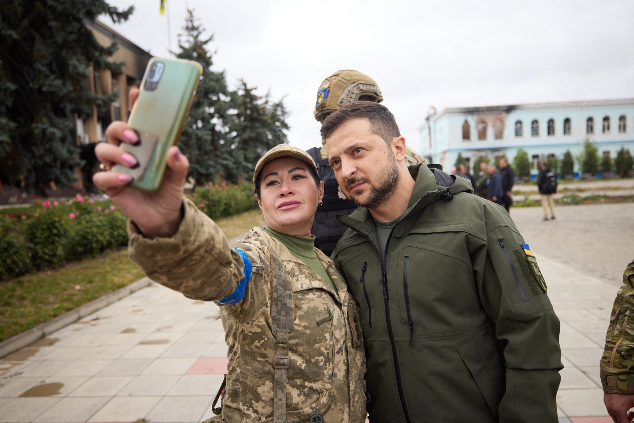 The Ukrainian flag has been raised over the de-occupied city.