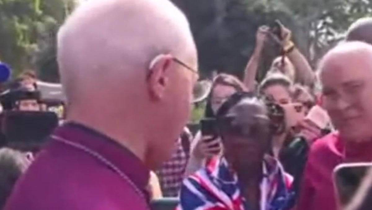 Rev Justin Welby prays with people in queue for Queen Elizabeth lying-in-state