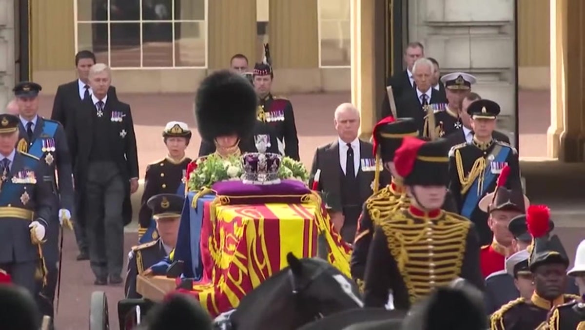 Queen Elizabeth II leaves Buckingham Palace for final time as coffin moved to Westminster Hall