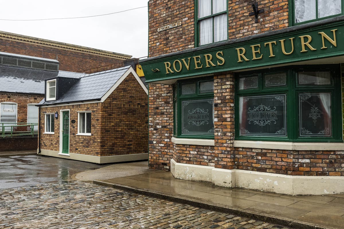 Former Coronation Street star suffers &lsquo;mini stroke&rsquo; at 35 