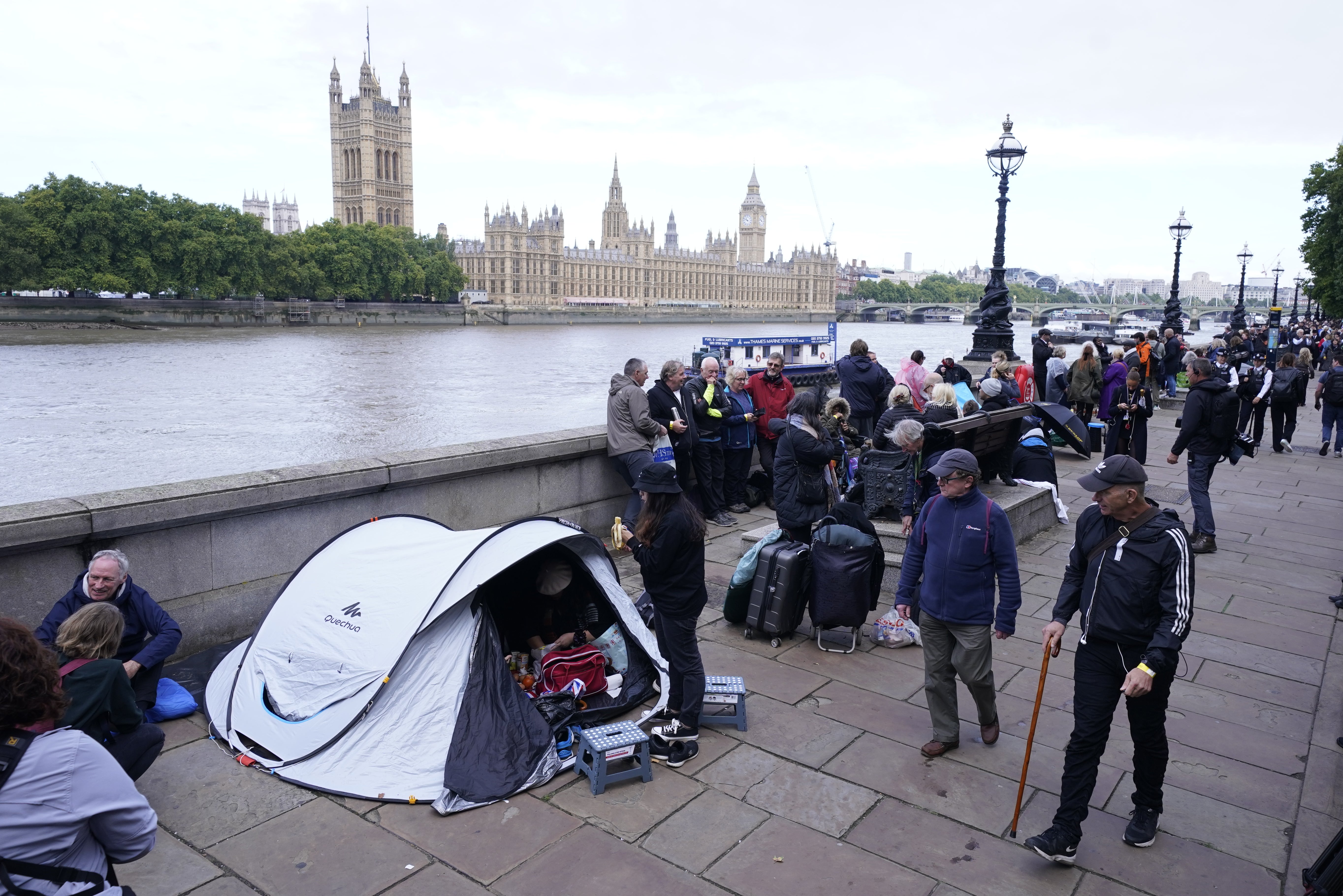 Members of the public join the queue on the South Bank (Danny Lawson/PA)