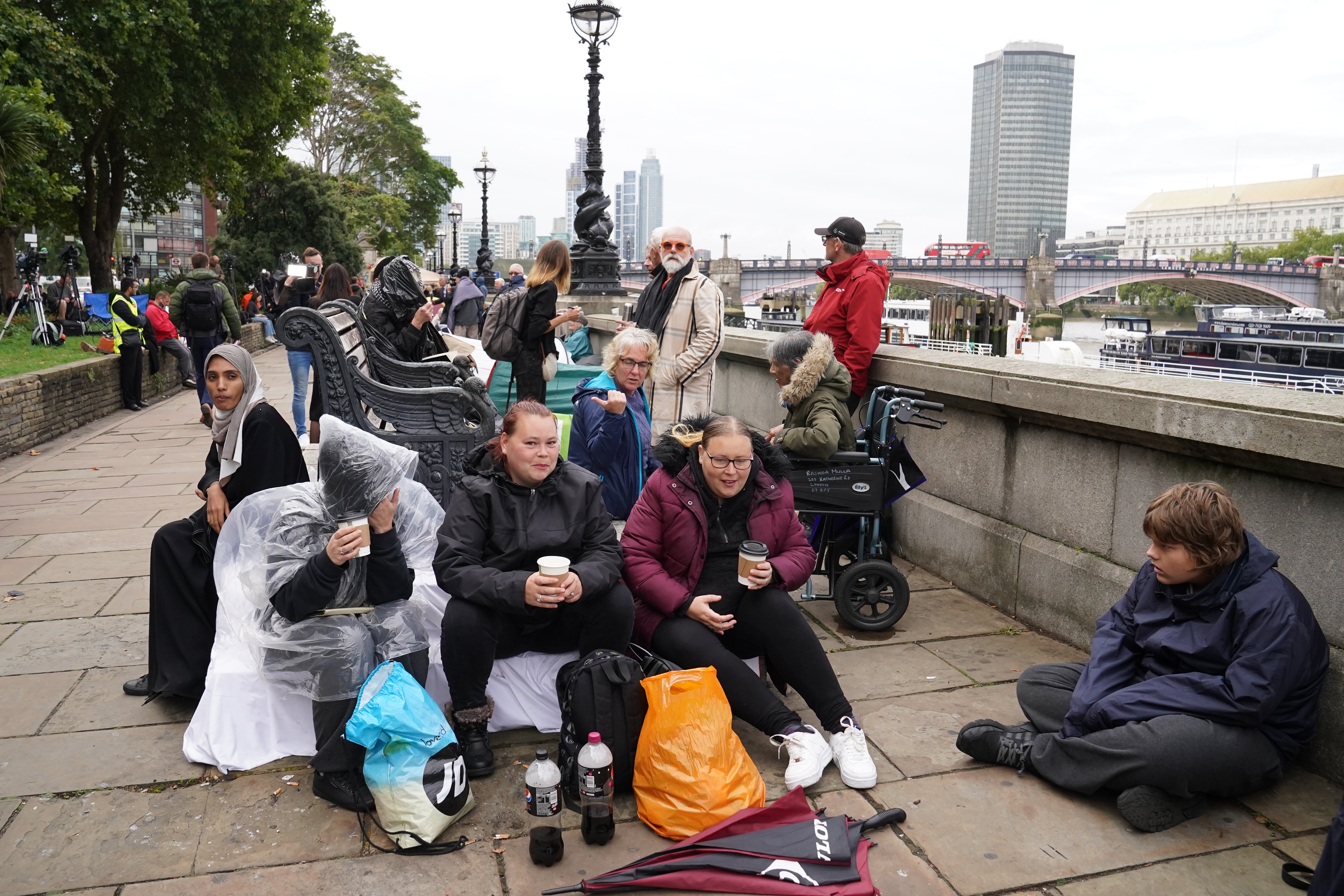 Members of the public join the queue on the South Bank (Stefan Rousseau/PA