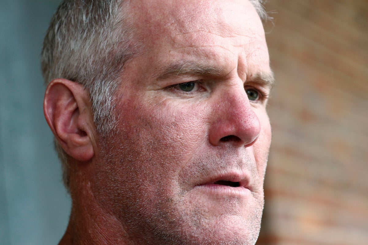 Texts: Favre also sought welfare money for football facility