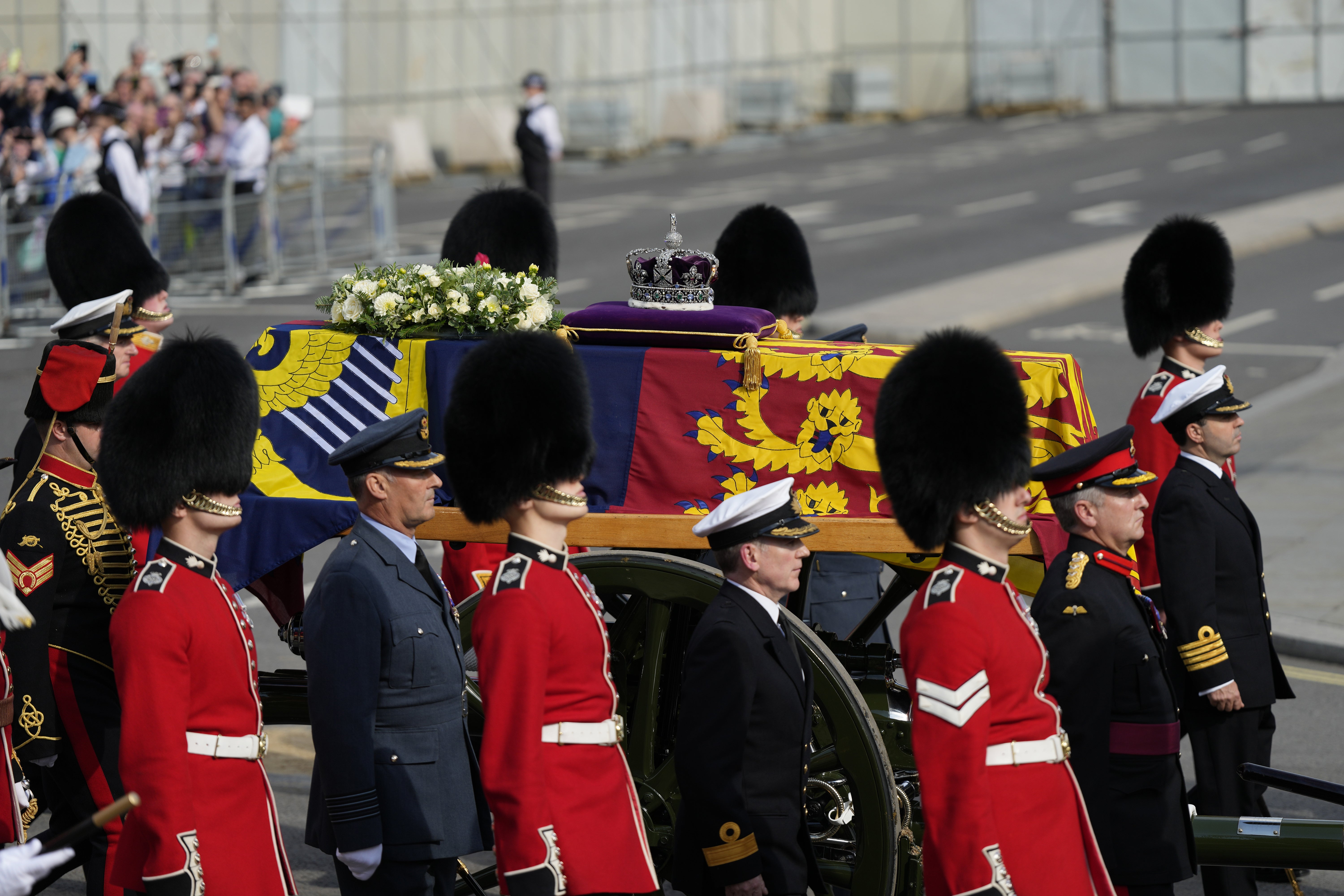 The coffin of the Queen is carried on a horse-drawn gun carriage (Frank Augstein/PA)