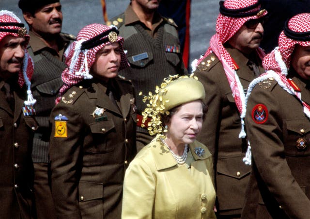 Britain Queen Mideast Monarchies