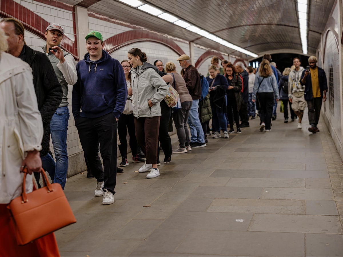 Everyone’s saying the same thing about the 30-hour long queue to see the Queen’s coffin