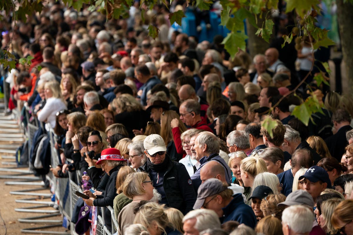 Mourners visiting London for Queen’s funeral urged to stay for lunch