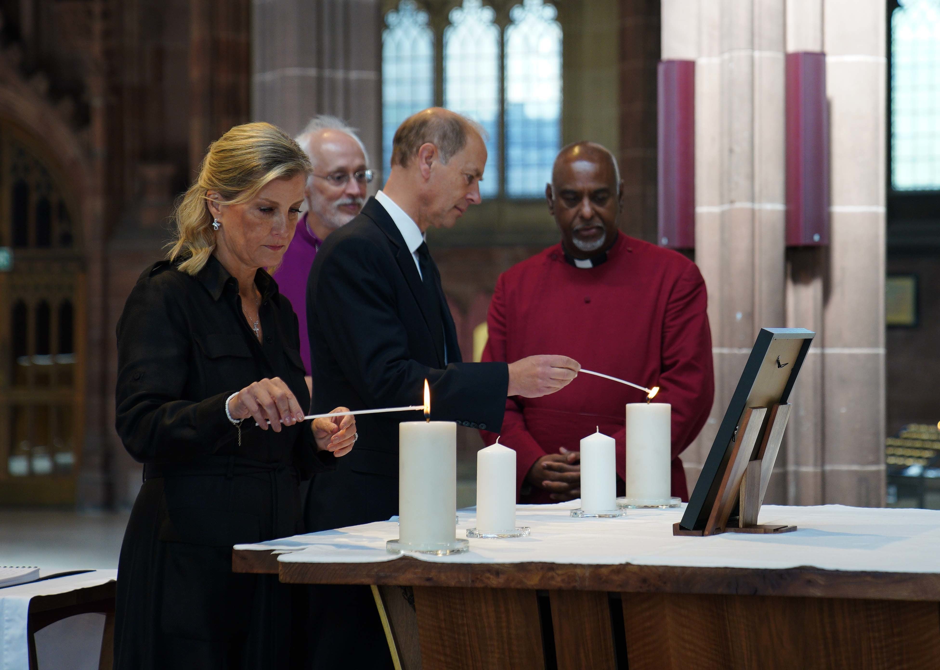 The Earl and Countess of Wessex light candles at Manchester Cathedral in memory of the Queen (Peter Byrne/PA)