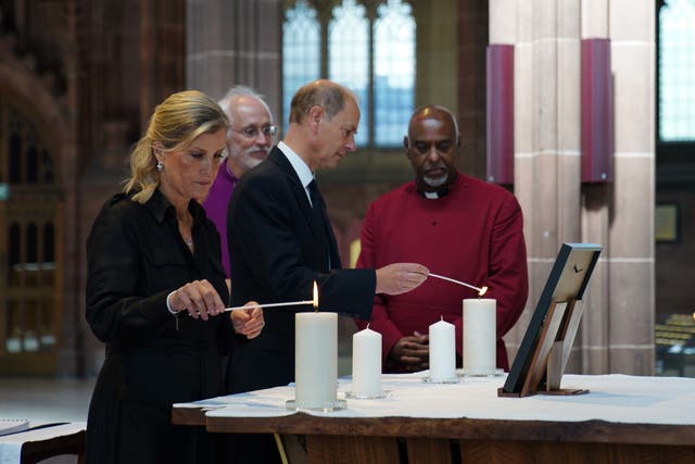 The Earl and Countess of Wessex light candles at Manchester Cathedral in memory of the Queen (Peter Byrne/PA)