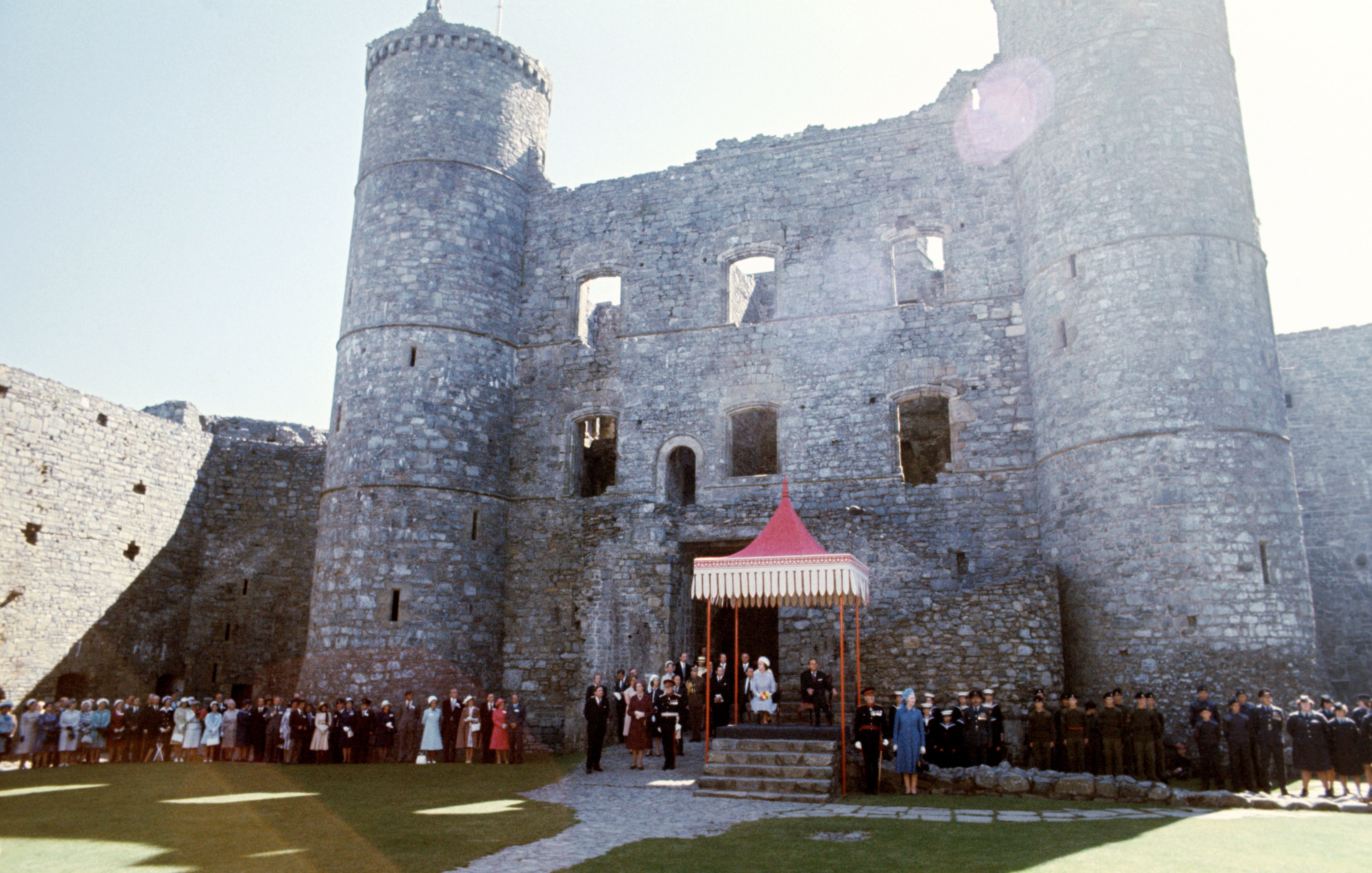 Queen Elizabeth and the Duke of Edinburgh at Harlech Castle, Glyndwr’s former stronghold, during the Silver Jubilee celebrations (PA)