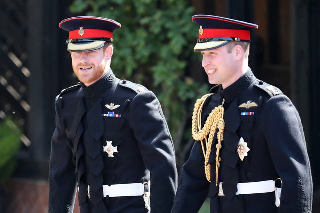 El Príncipe Harry y el Príncipe de Gales en la boda del primero en 2018