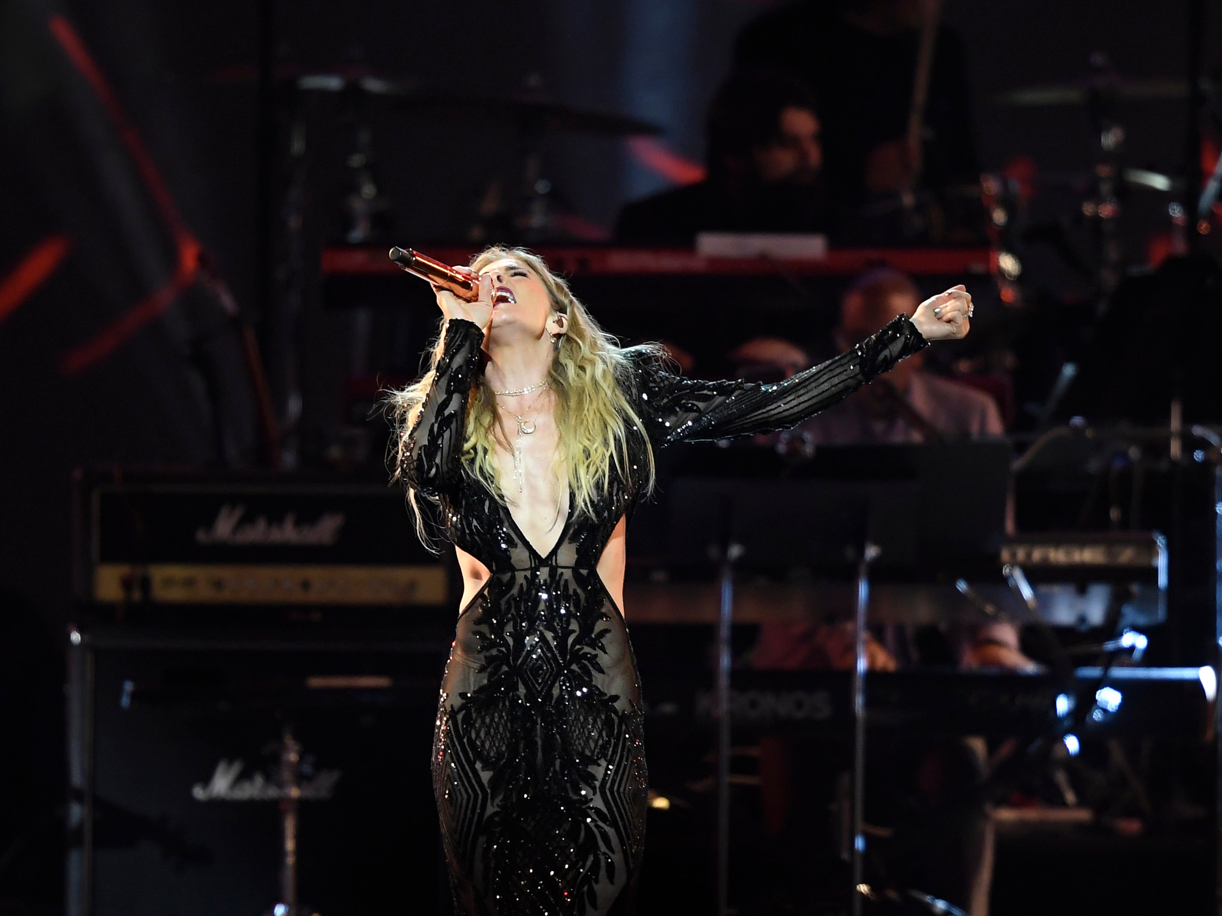 Rimes performing at MusiCares Person of the Year in 2020