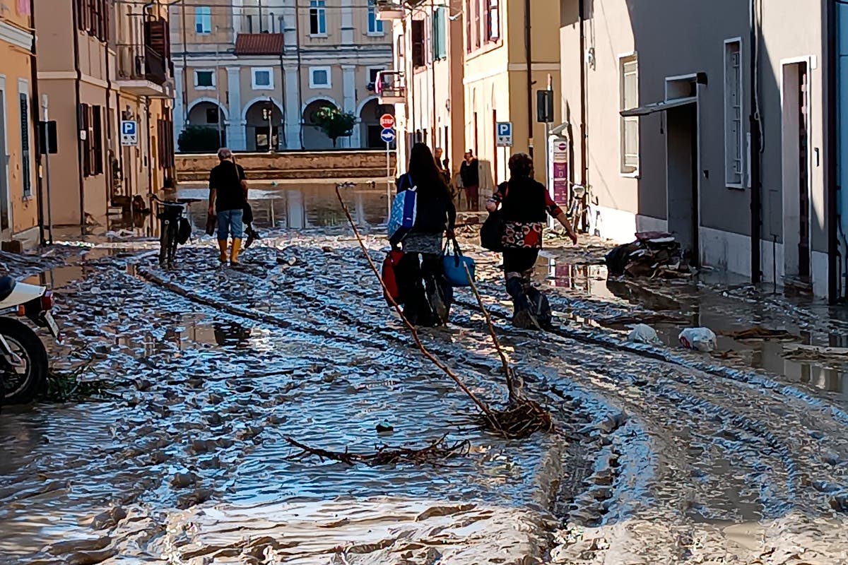 Floods in Italy kill at least 10; rescues from roofs, trees The