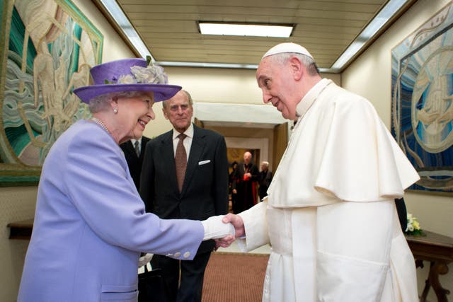 <p>Pope Francis and Queen Elizabeth meet at the Vatican in 2014</p>