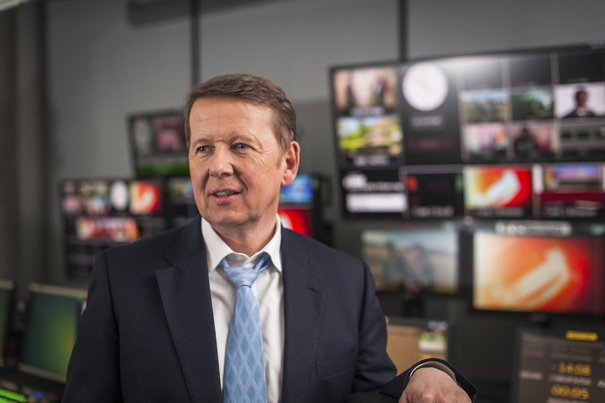 Broadcasting world celebrates Bill Turnbull&rsquo;s life at funeral