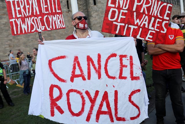 <p>An anti-monarchy protest outside Cardiff Castle</p>