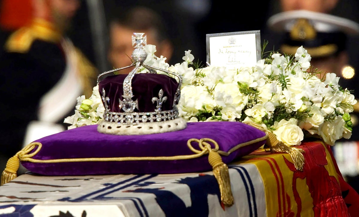 Queen queue: Man arrested after ‘disturbance’ at Westminster Hall as mourners viewed coffin
