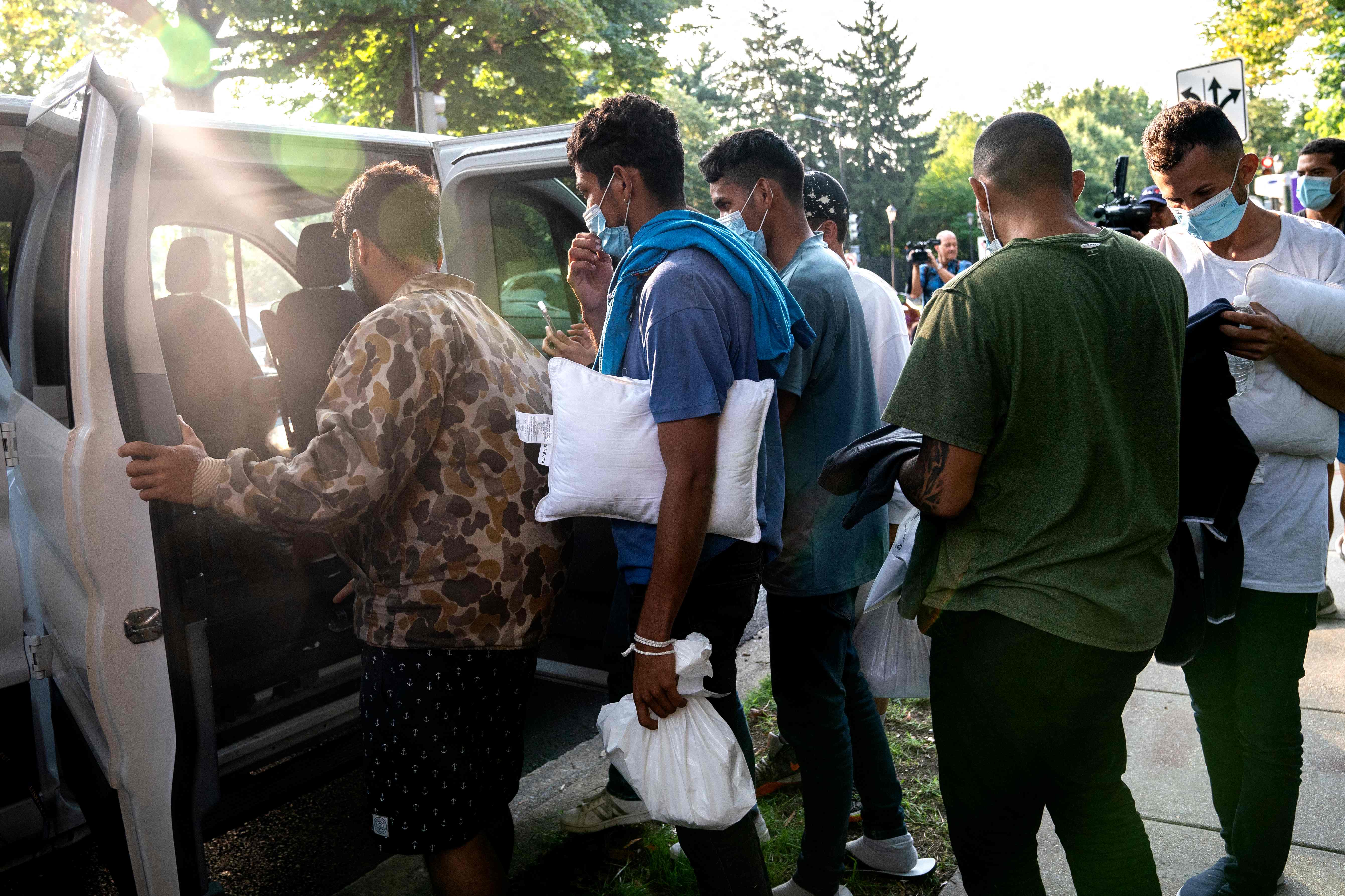 <p>Migrants from Venezuela wait to be transported to a local church in Washington DC </p>
