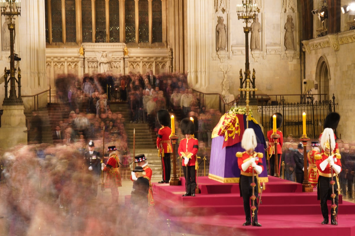 Man arrested after approaching the Queen’s coffin in Westminster Hall