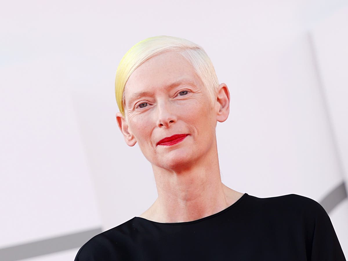 Tilda Swinton spotted in queue to pay tribute to Queen