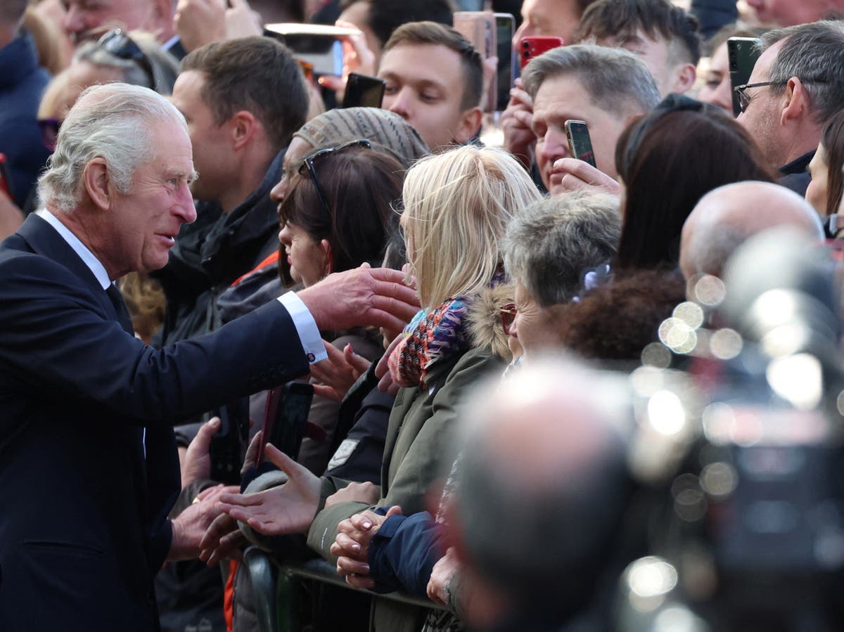 Queen queue – live: King Charles greets well-wishers as paramedics treat 700 mourners Queen queue – live: King Charles greets well-wishers as paramedics treat 700 mourners