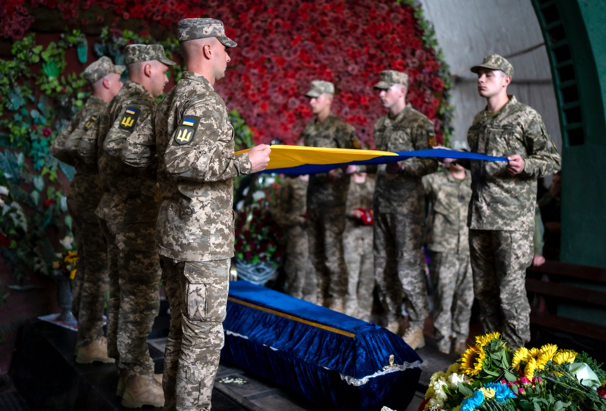 Ukraine pays tribute to Russian woman who fought on its side