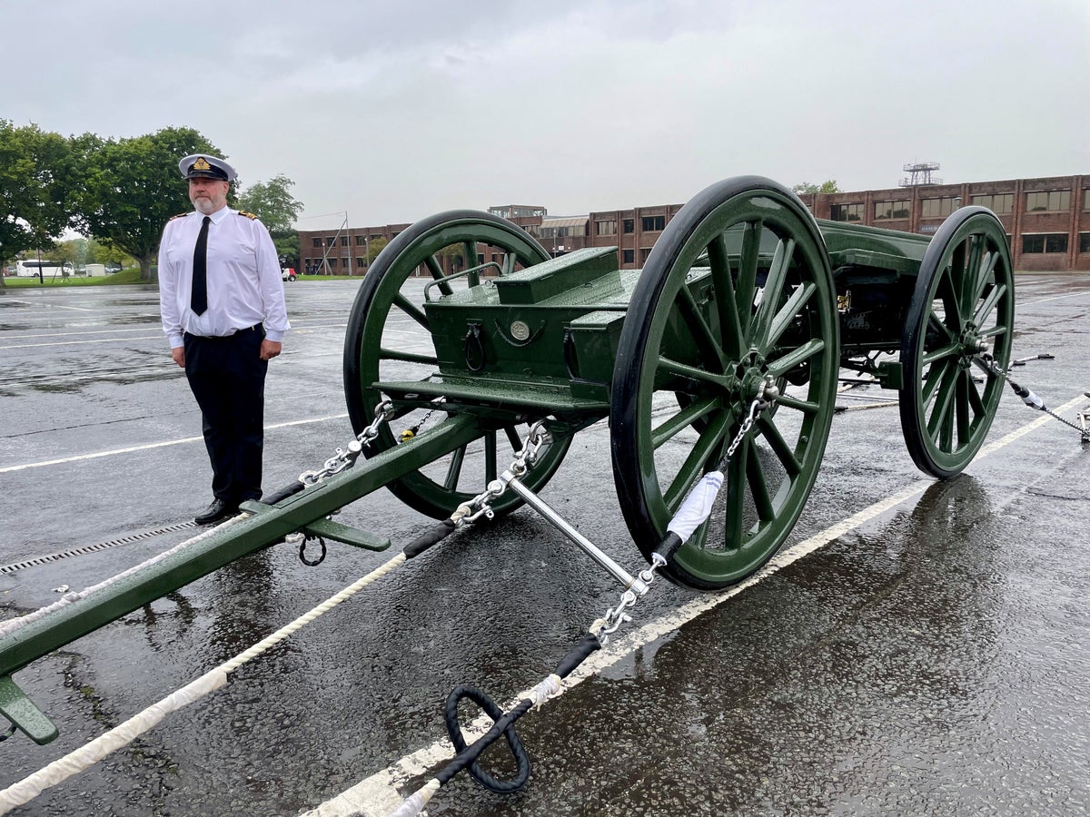 Queen’s coffin to be carried to Westminster Abbey on historic gun carriage