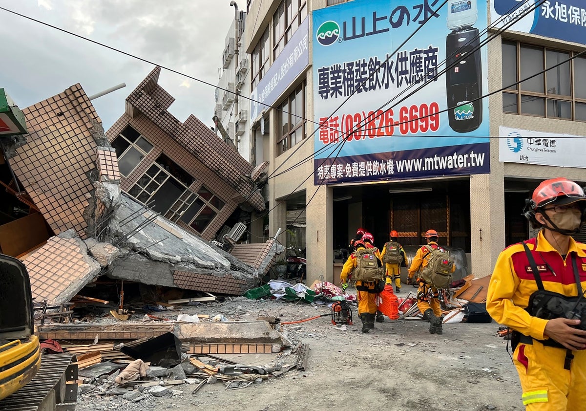 Strong Taiwan earthquake traps people, derails train