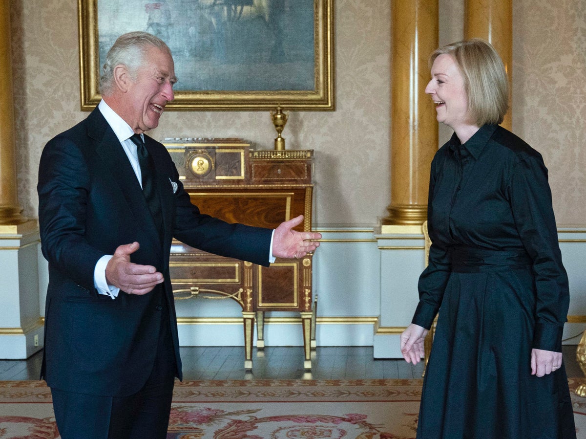 Liz Truss and King Charles meet as world leaders descend on Buckingham Palace for reception
