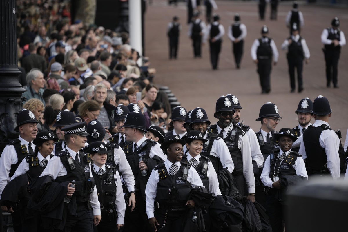 2,300 police to oversee Queen’s journey to Windsor Castle