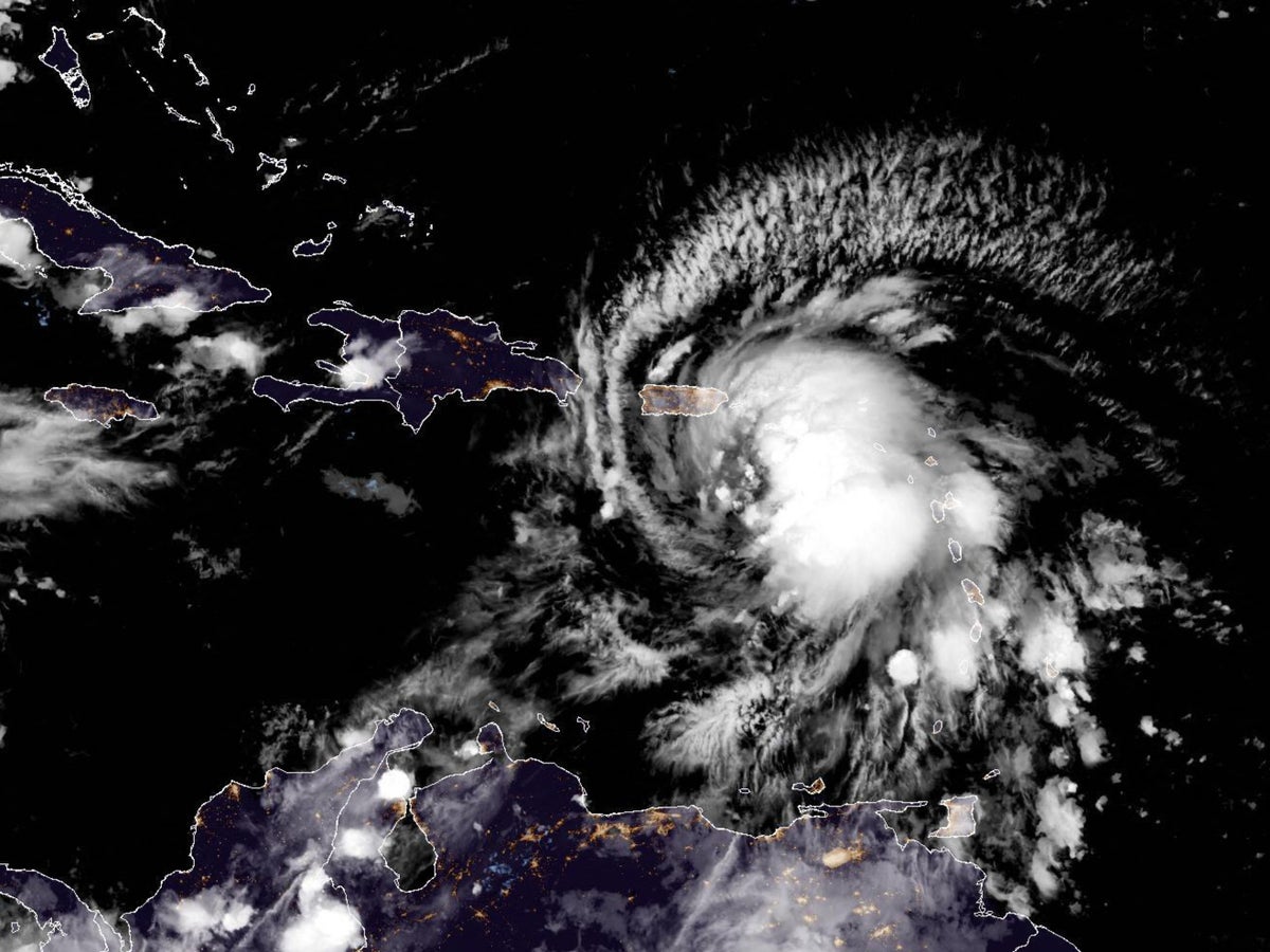 Fiona Kasırgası - en son: Porto Riko, 80mph fırtına karaya ulaştığı için ada çapında elektrik kesintisi yaşıyor