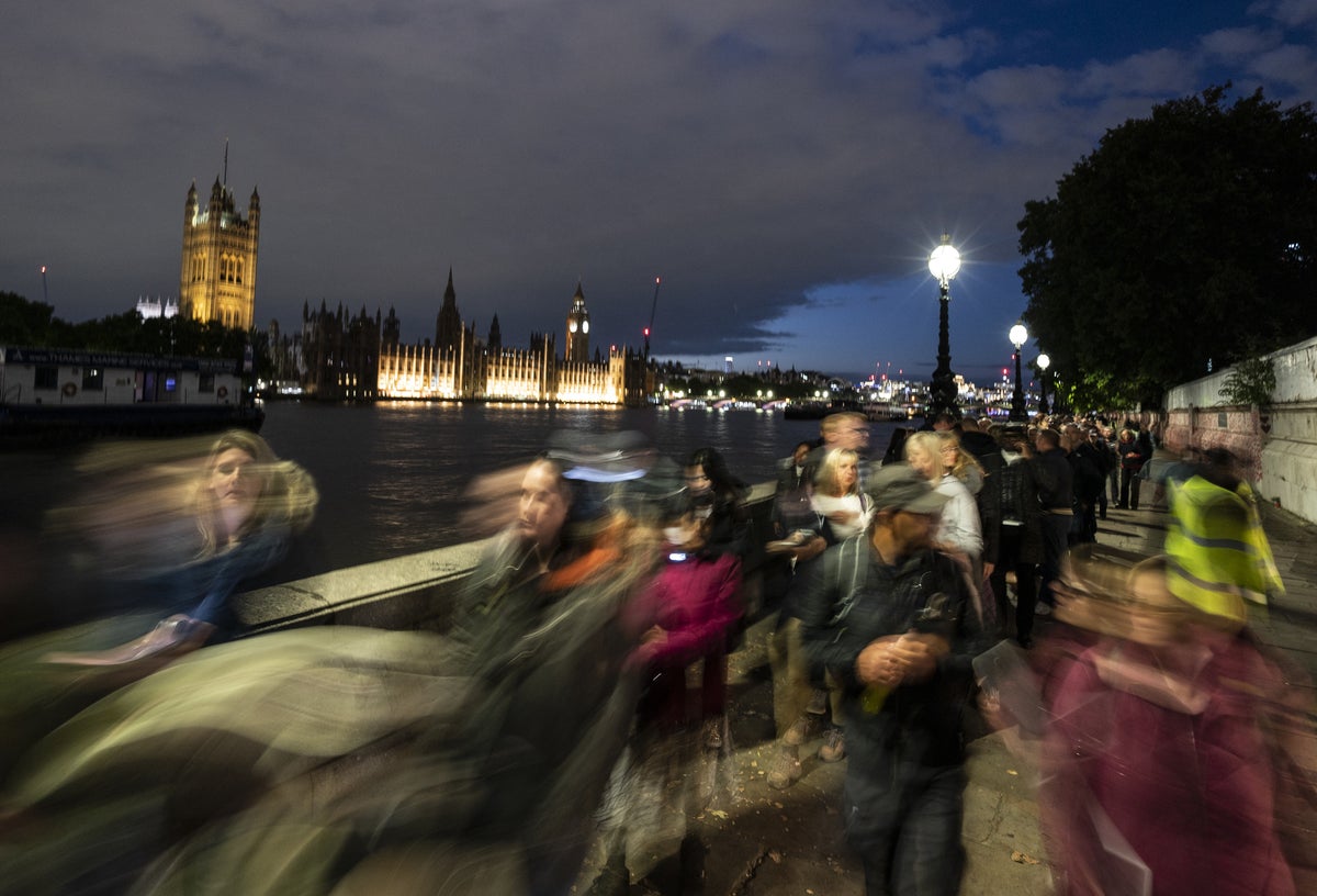 Queue for Queen’s lying in state closes to new arrivals