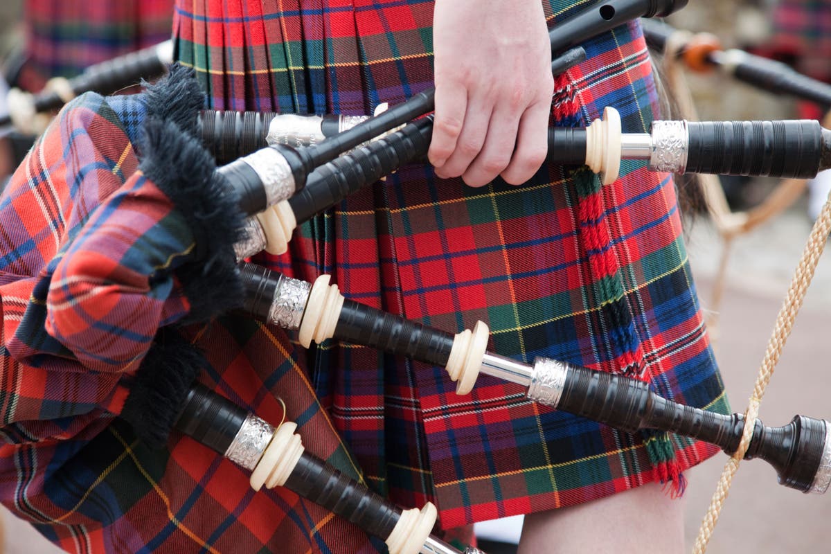 The Queen's Piper to help close the funeral with a traditional bagpipe
