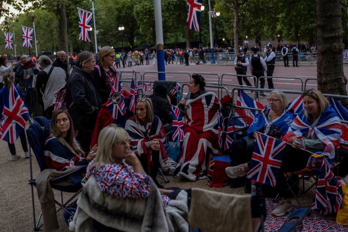 UK weather: ‘Chilly but dry’ conditions as thousands gather for Queen’s final farewell