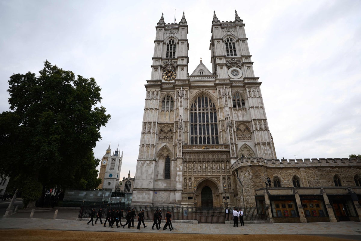 First guests arrive in Westminster Abbey ahead of Queen’s state funeral