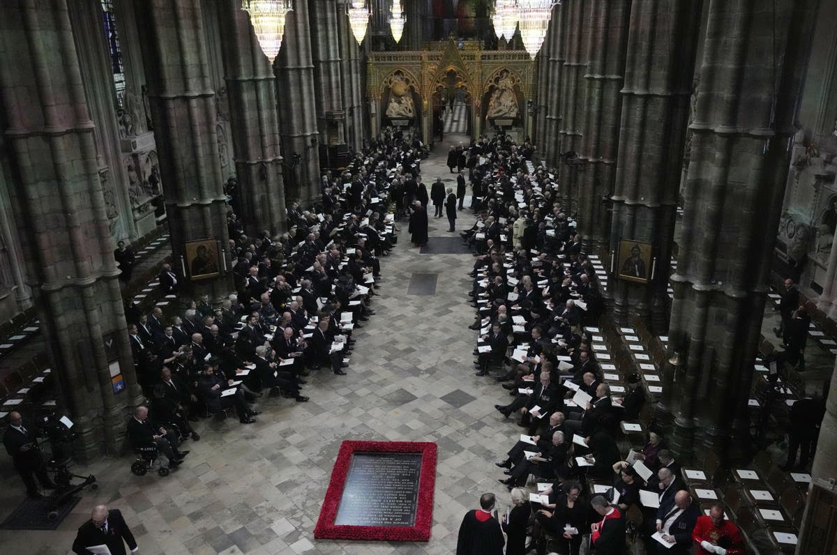 Mourners begin arriving at Westminster Abbey for Queen’s state funeral Mourners begin arriving at Westminster Abbey for Queen’s state funeral