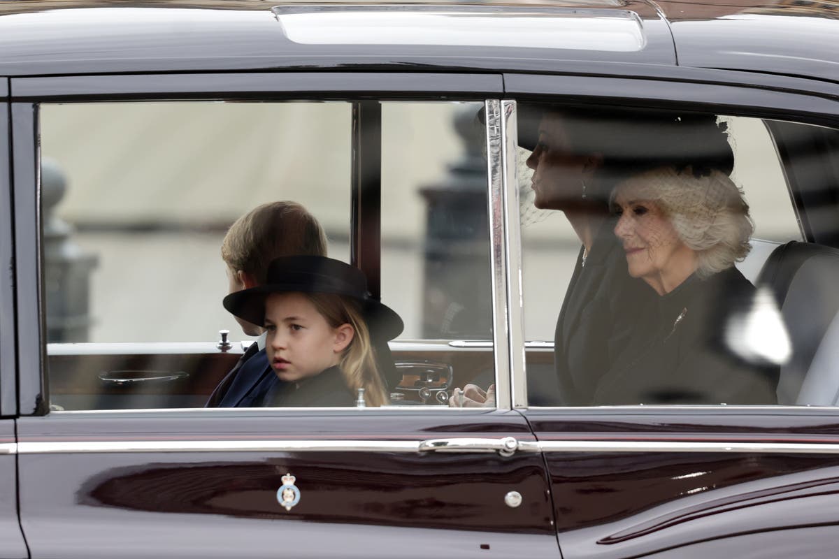Princess of Wales arrives for Queen&rsquo;s funeral with Prince George and Princess Charlotte