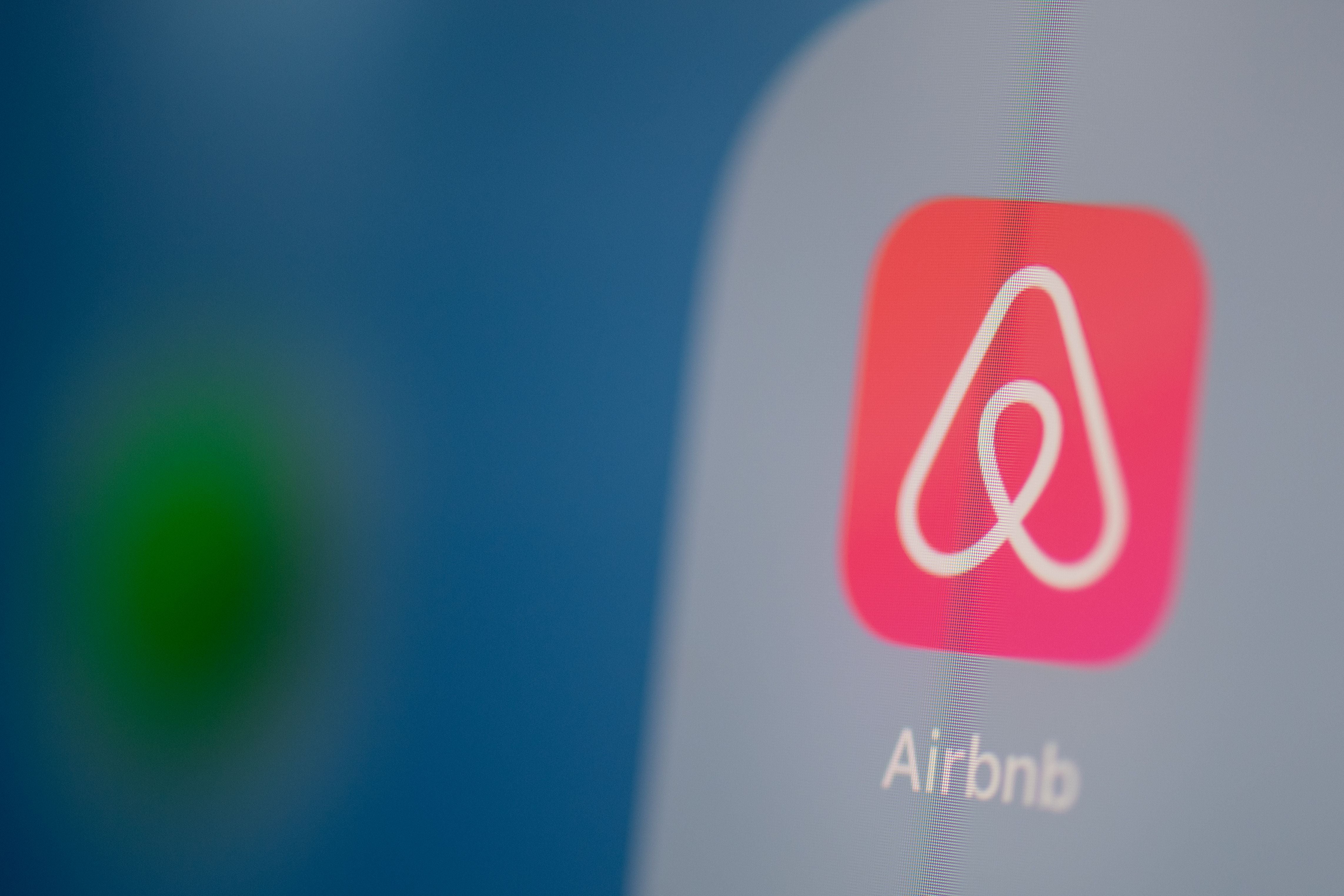 Airbnb hoests also sometimes charges a cleaning fee