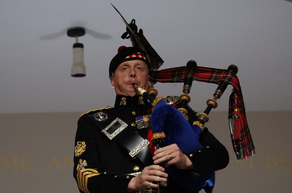 Queen’s Piper closes funeral with traditional bagpipe piece | The ...