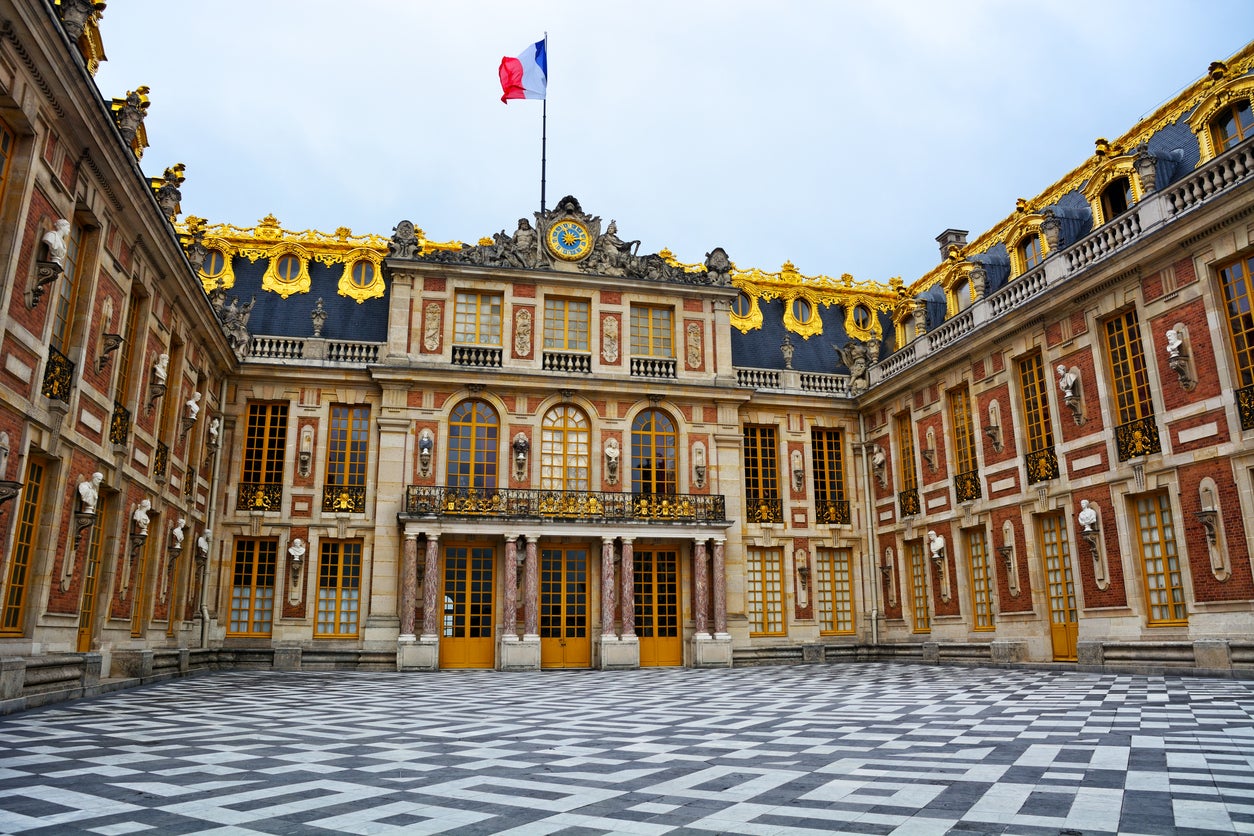 Louis XIV commissioned renowned architects and landscape artists to renovate the famous palace