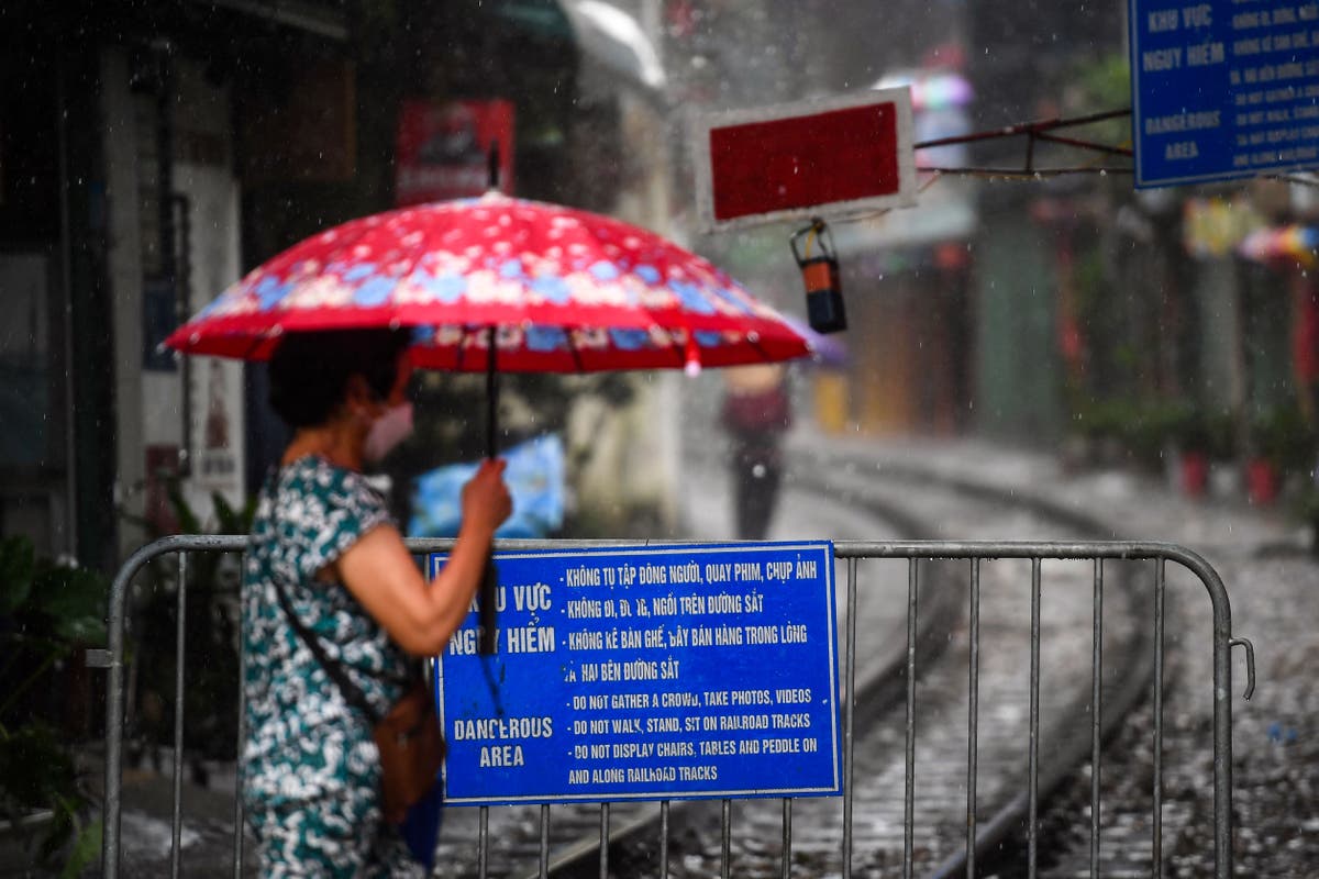 Tourist struck on famous Hanoi ‘train street’