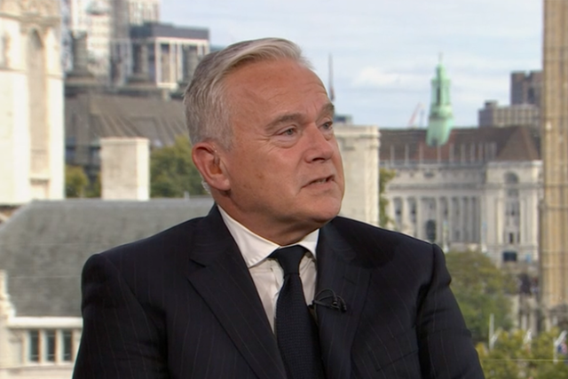 <p>Huw Edwards against the backdrop of Westminster Abbey</p>
