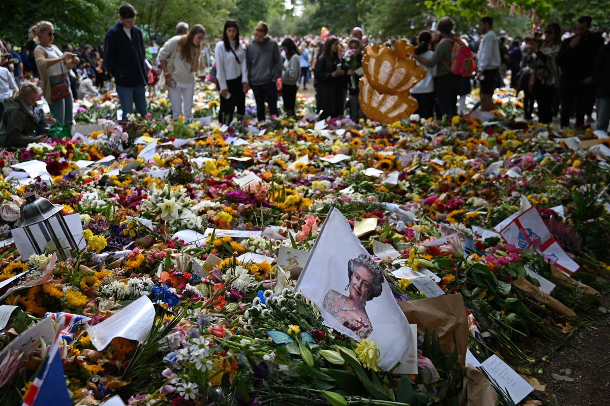 Flowers left for the Queen in Royal Parks as cleanup operation after the funeral begins