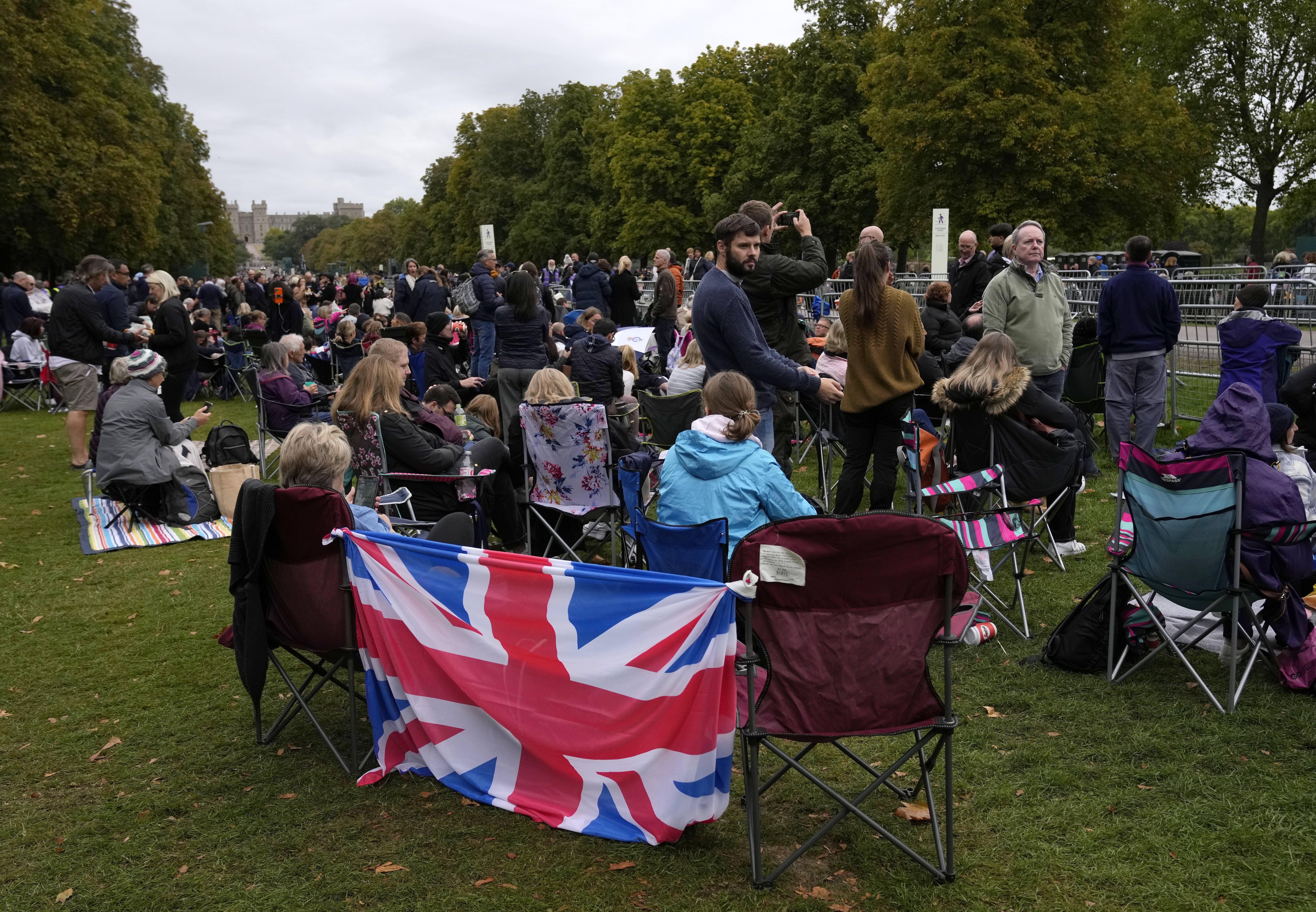 People wait along the Long Walk outside Windsor Castle for the coffin to arrive (Alastair Grant/PA)