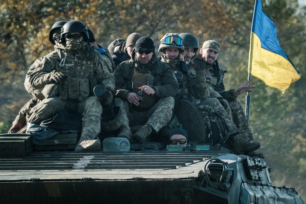 Ukraine war – live: Putin’s troops ‘clearly in panic’ as Kyiv grabs more territory abandoned by Russia
